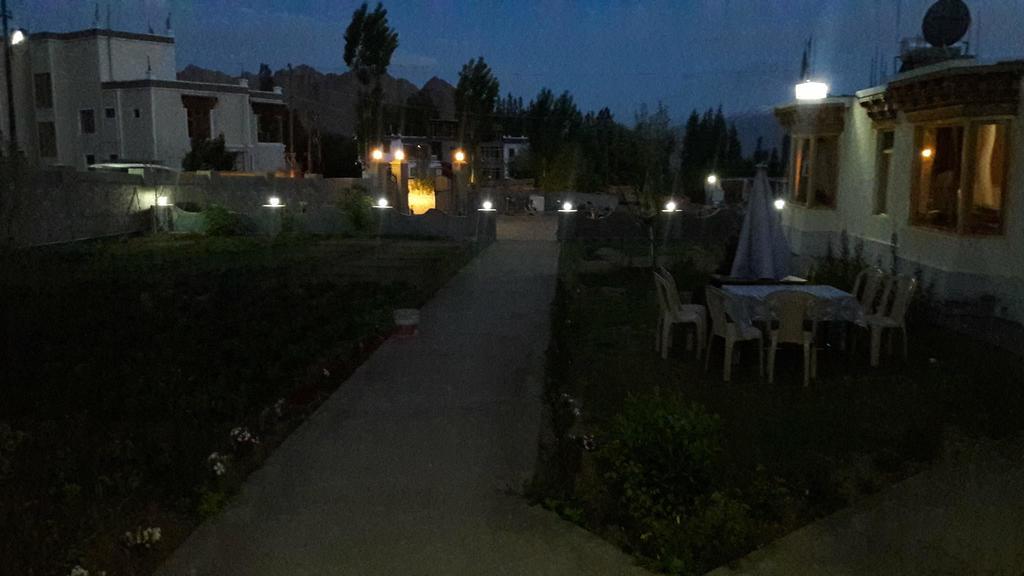 Hotel Mandalchan Leh Ngoại thất bức ảnh
